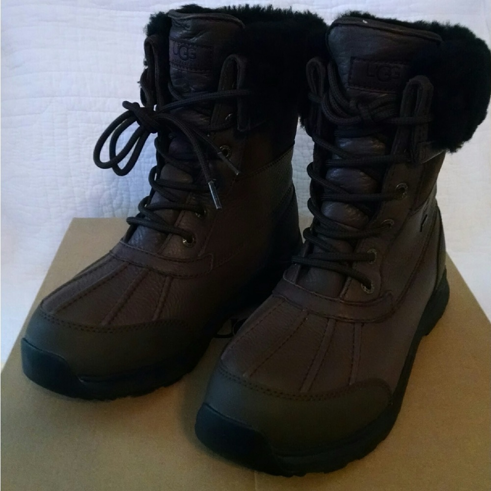NWT Ugg Adirondack Boot III Waterproof 200g insulation. Size 8.5